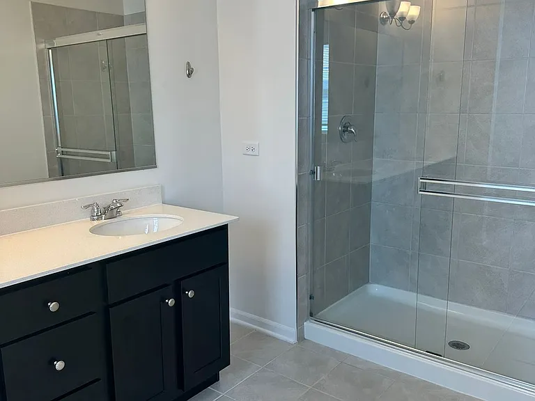 1601 Albany St — Photo 14