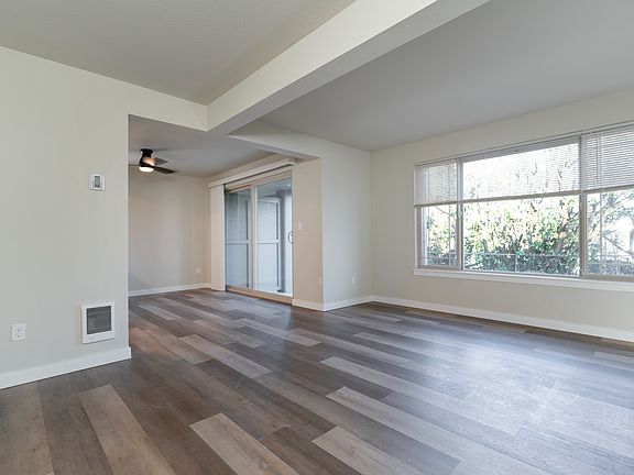 Two Bedroom One Bath - Deluxe - 900 sq ft
