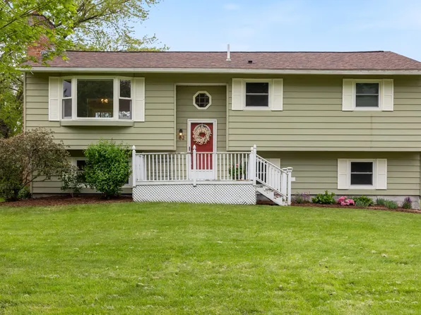 82 Stirrup Circle, Williston, VT 05495