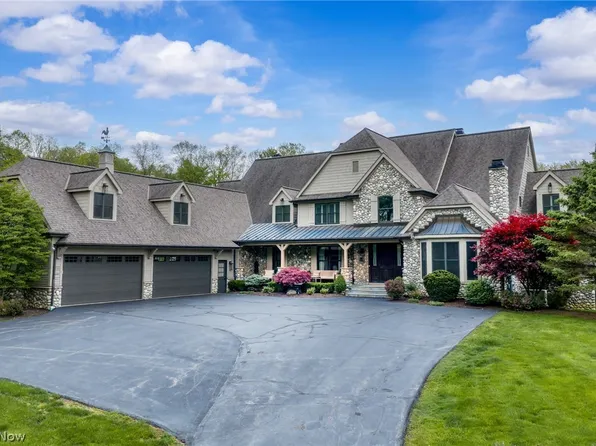 15675 Cothelstone Ln, Chagrin Falls, OH 44022