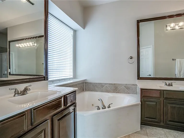 4193 Victory Dr — Photo 13