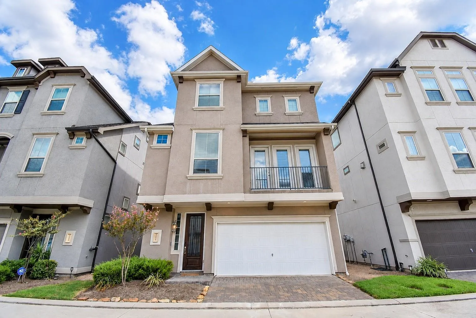 3 bed, 3.5 bath, 1893 sqft, $2,980 — Photo 1