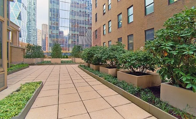 Rented by Avenues Real Estate | media 35