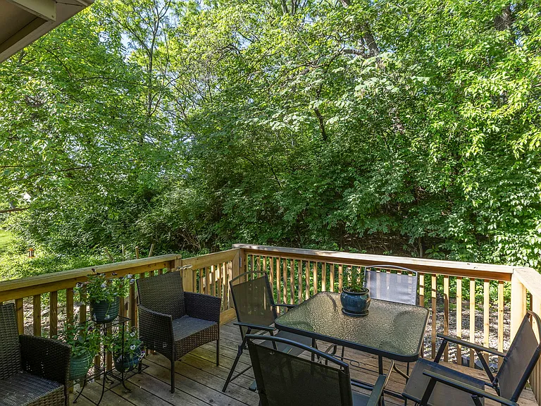 1409 Lawrence Ave — Photo 21