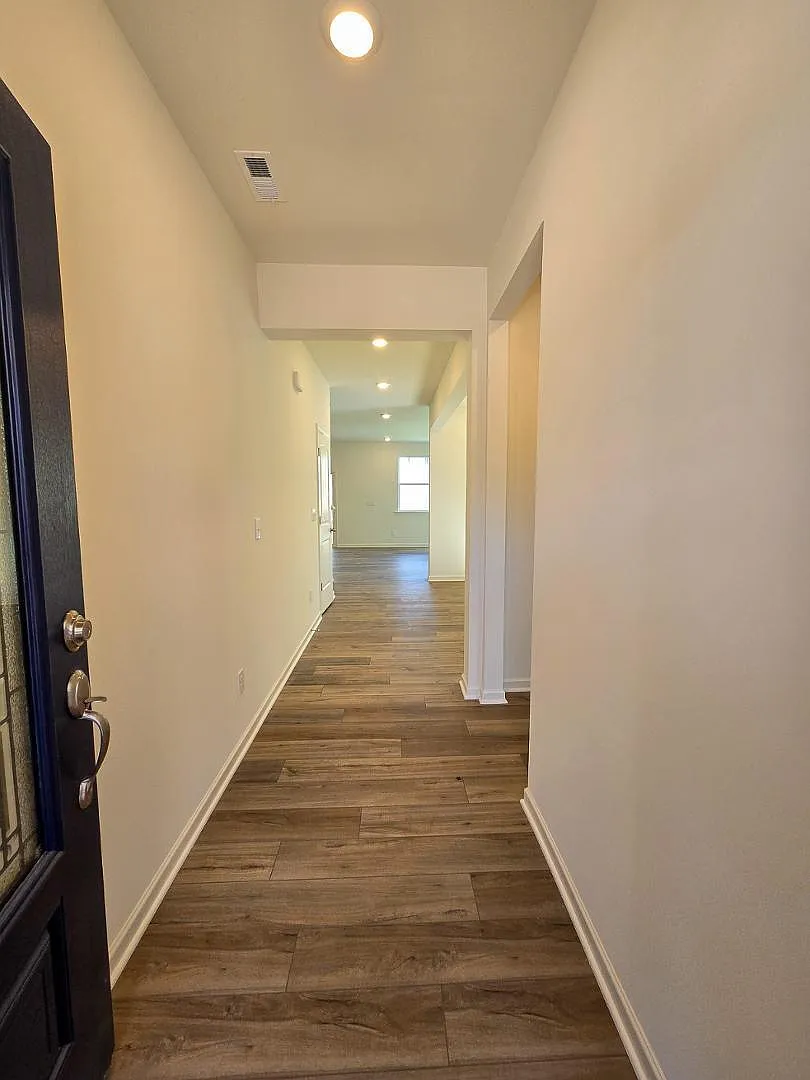 5 bed, 3.0 bath, 2753 sqft, $2,695 — Photo 2