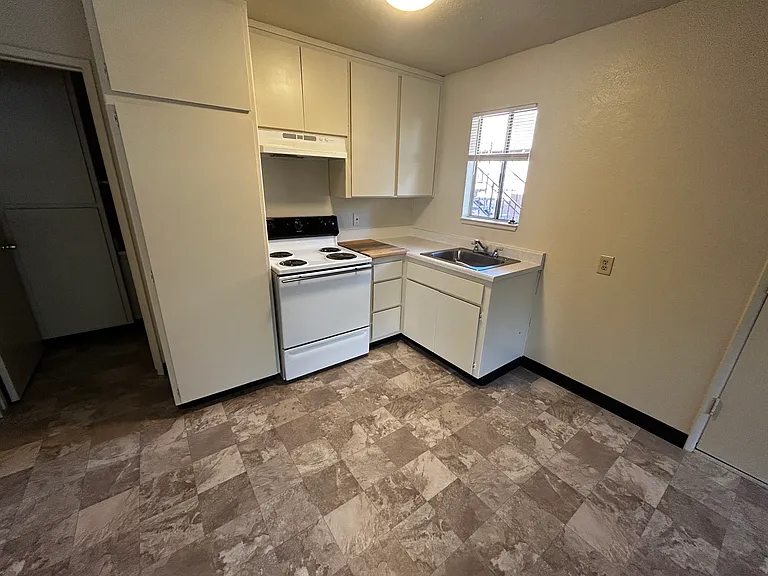 1317 Carver Rd #4 — Photo 4