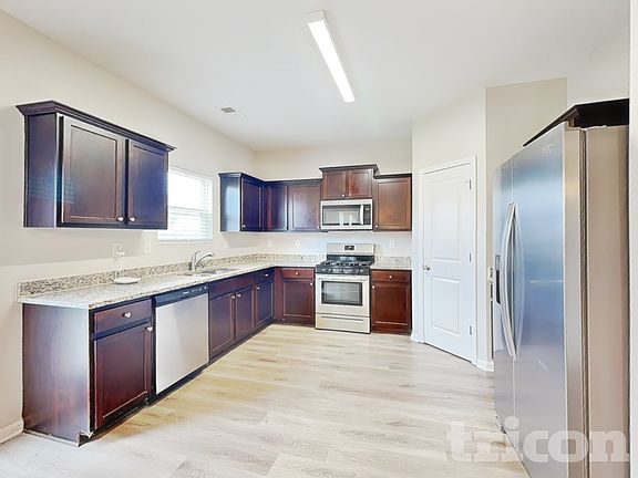 4th image of 646 Nonsuch Way