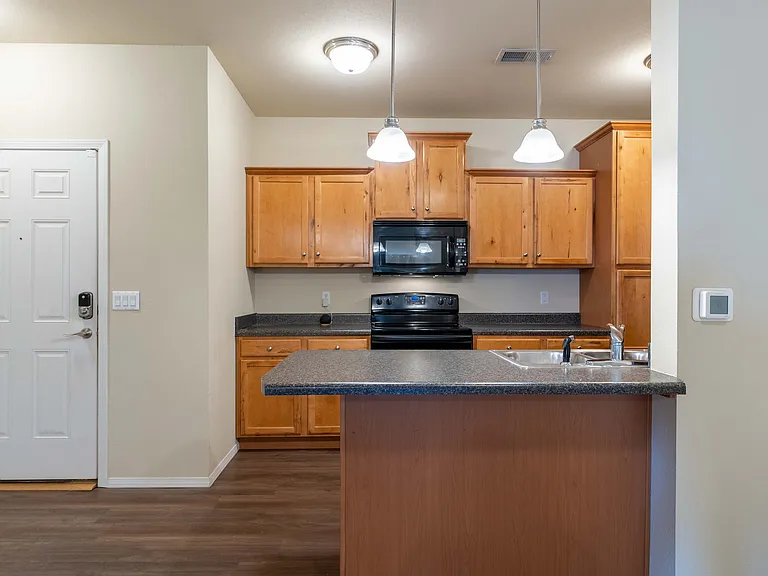 Coryell Courts Apartments — Photo 54