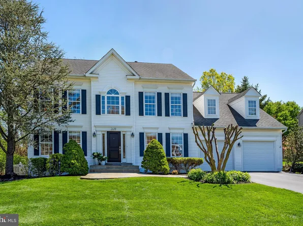 2619 Meadow Hall Dr, Herndon, VA 20171