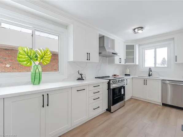 600 Gliddon Ave, Oshawa, ON L1H 1Z9