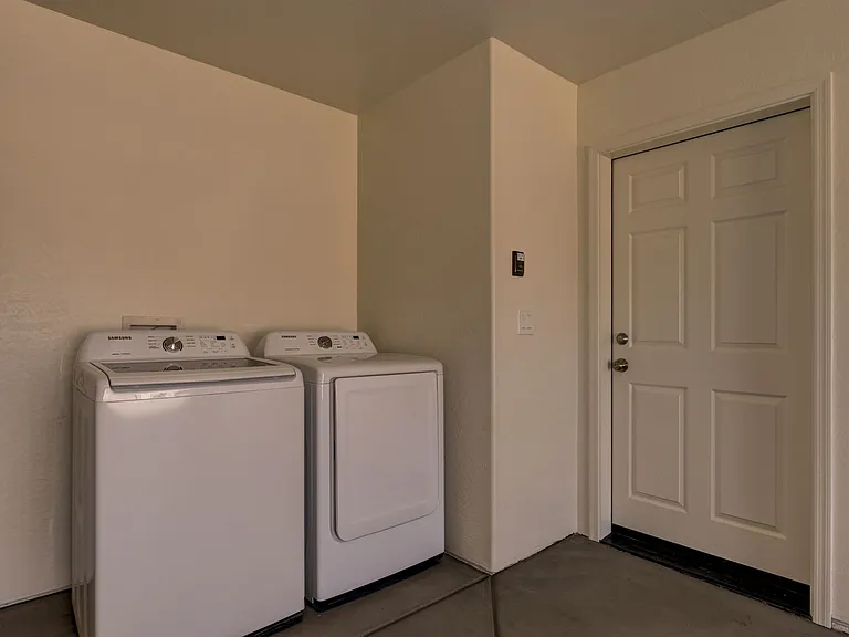 3027 N Corrine Dr — Photo 18