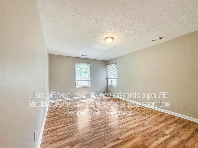 561 Chatham Trl — Photo 13