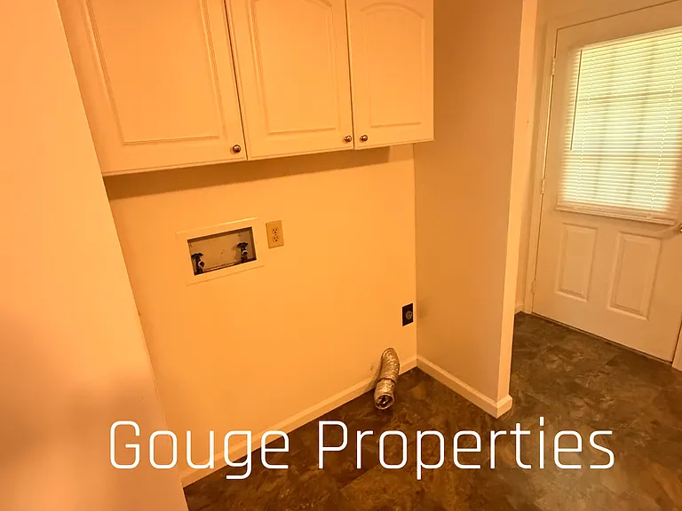 100 Hillcrest Dr #3 — Photo 10