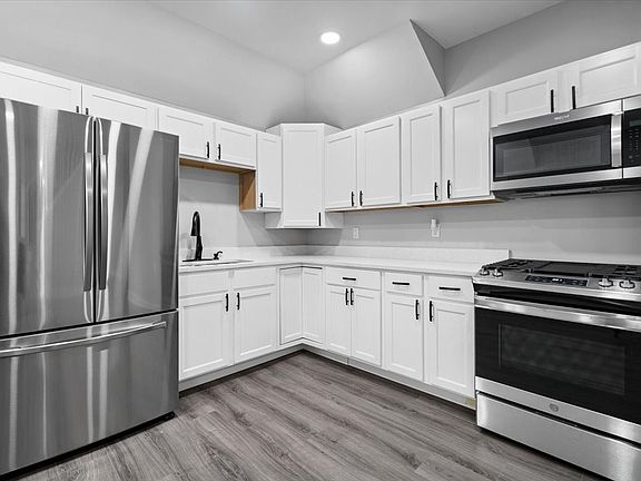 5th image of 44 N Bradley Ave