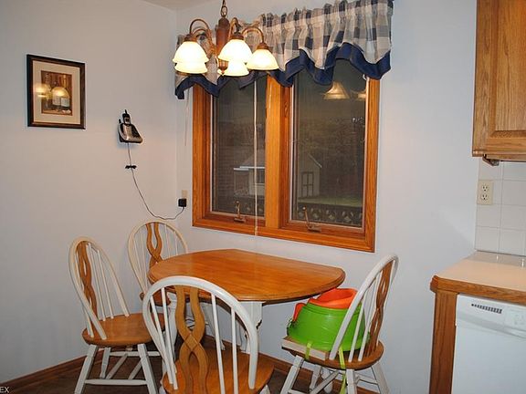 4th image of 8280 Craig Ln