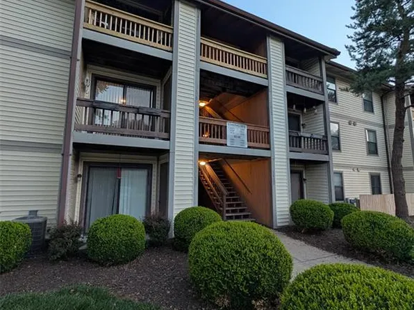 1430 Summergate Pkwy #J, Saint Charles, MO 63303