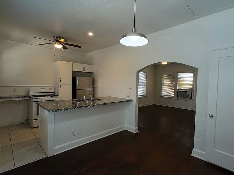 703 W French Pl — Photo 4