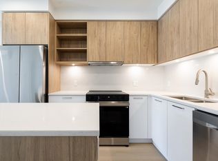 82 1st St #407, New Westminster, BC V3L2G1