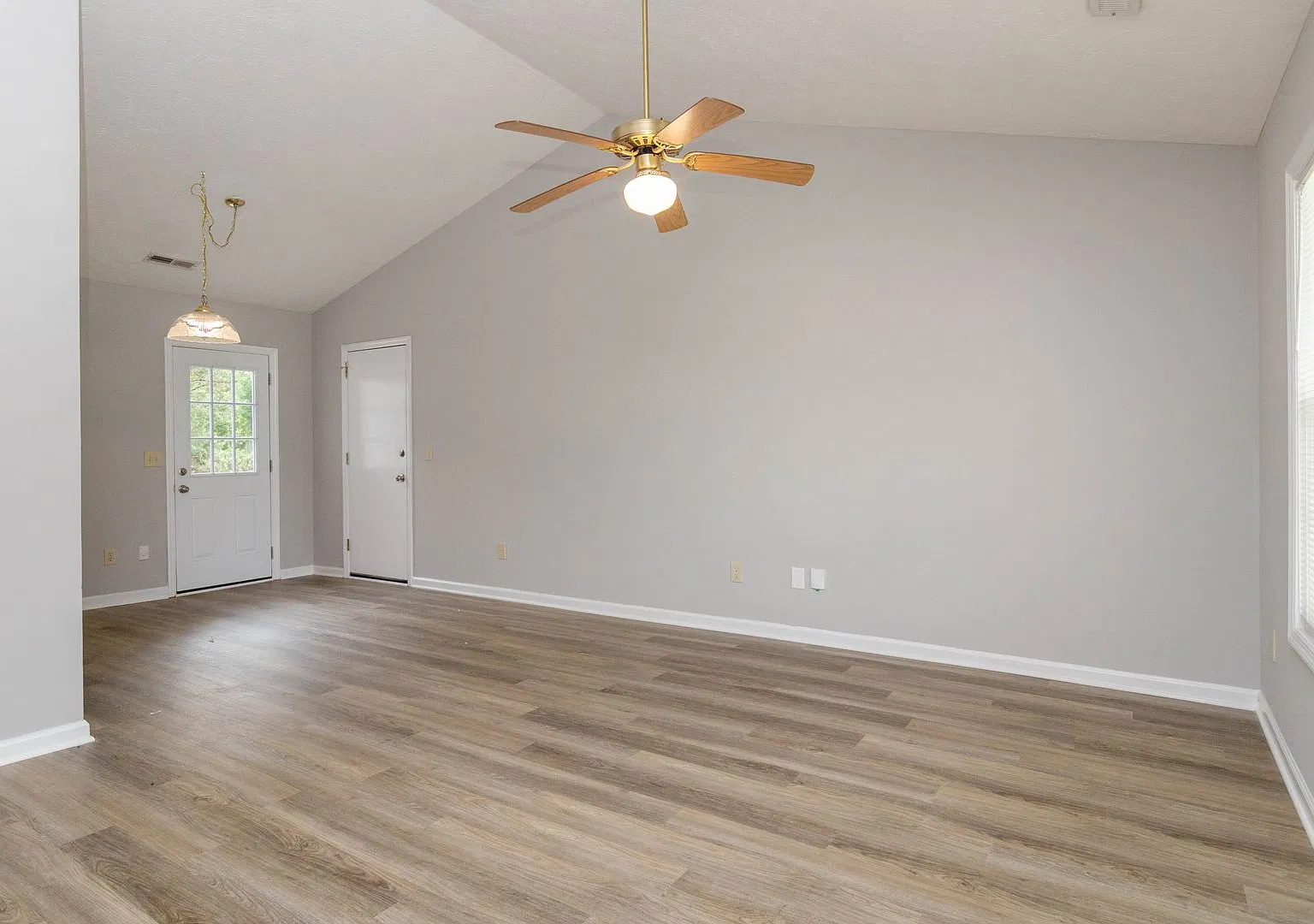 2422 White Road — Photo 3