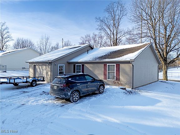 2nd image of 1499 Troy Rd