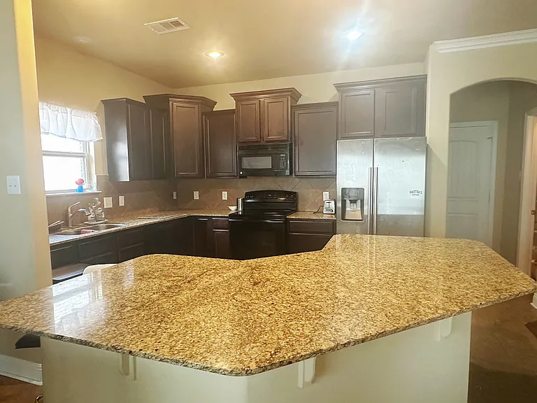 230 Forest Grove Dr — Photo 3