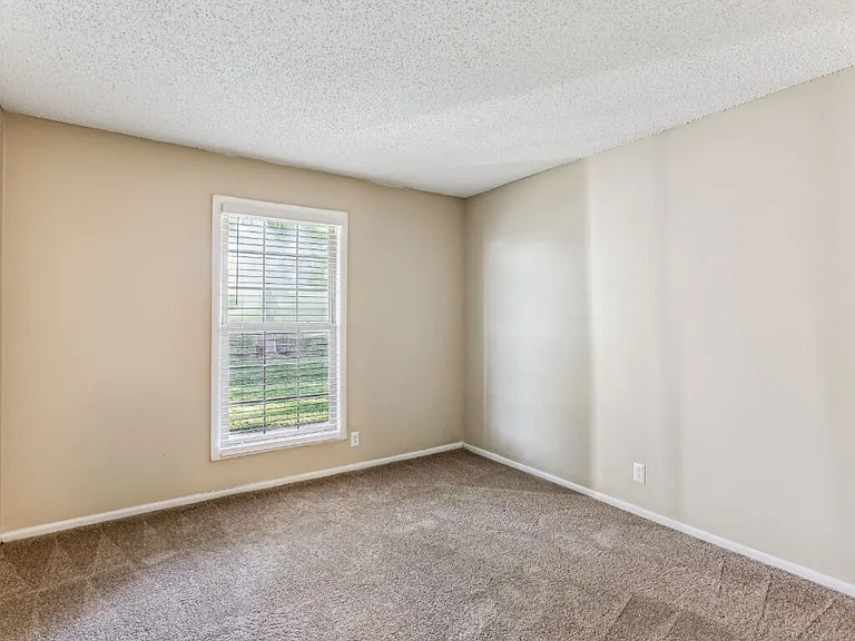 Ashford Place Apartments — Photo 67