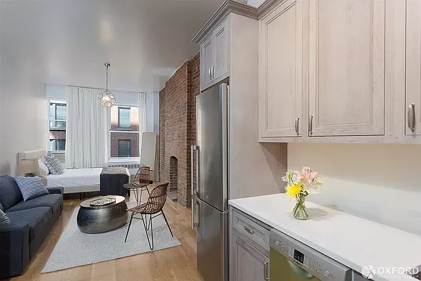 Rented by Oxford Property Group | media 25