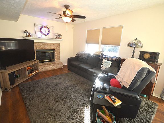 3rd image of 8537 Country Meadows Dr