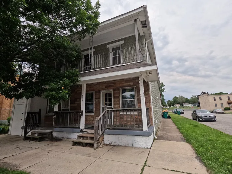 724 E Lawrence St — Photo 18
