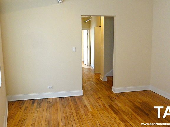 3rd image of 1634 W North Shore Ave