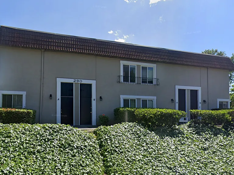 290 Hazel St #D — Photo 1