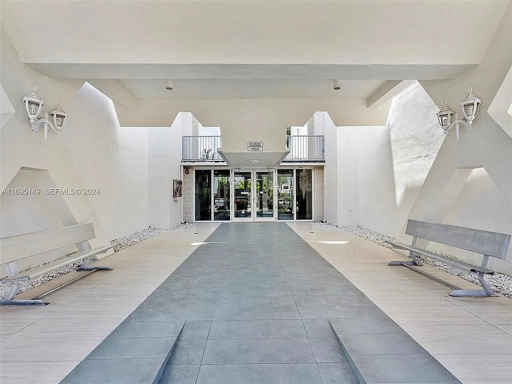 1 bed, 1.5 bath, 883 sqft, $2,300 — Photo 4