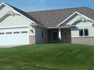 4363 Forest Ridge Dr, Green Bay, WI 54313