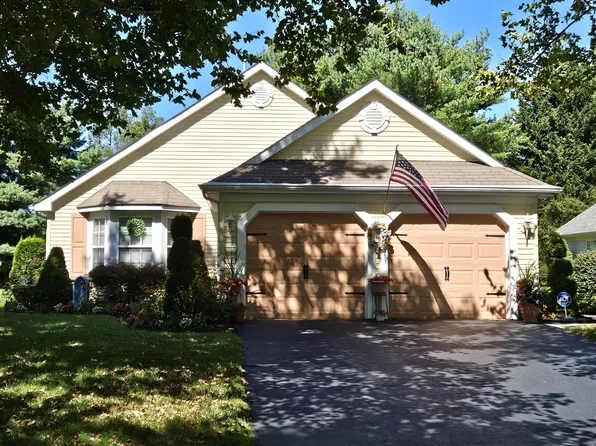 20 Round Valley Court, Lakewood, NJ 08701