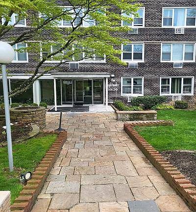 3rd image of 16420 Highland Ave APT 3N