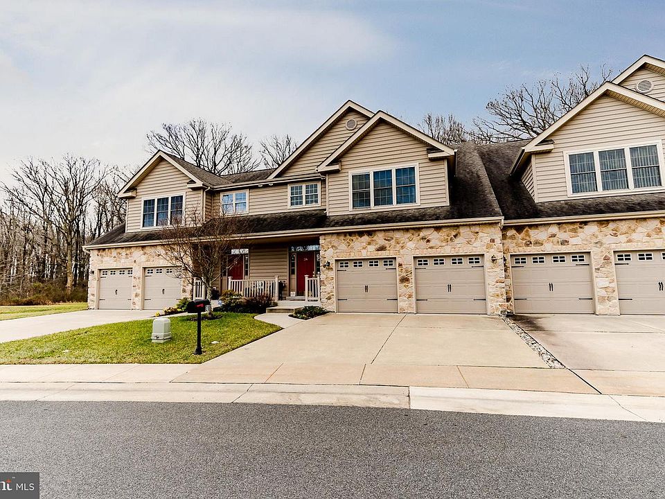 1st image of 28 Fountainview Dr #12