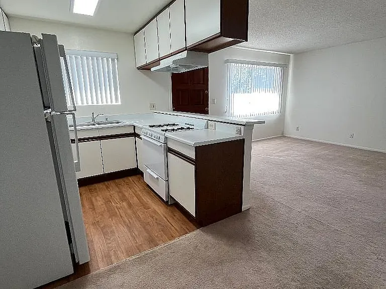 5908 Cedros Ave #6 — Photo 4