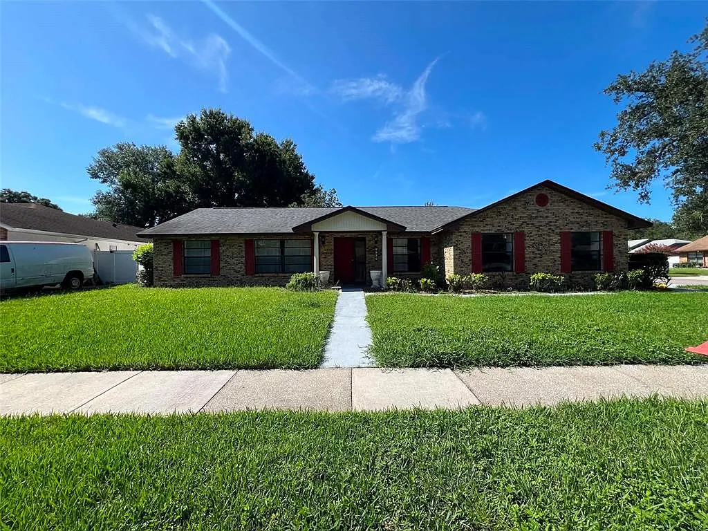 4 bed, 2.0 bath, 1989 sqft, $2,900 — Photo 1