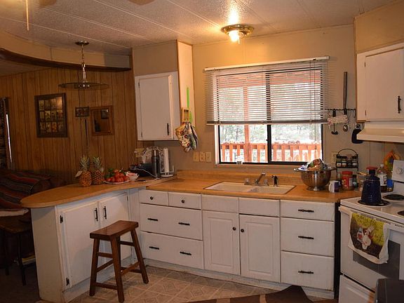 3rd image of 2122 Forest Park Dr