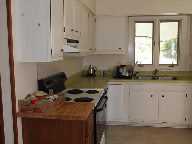 187 N West St — Photo 3