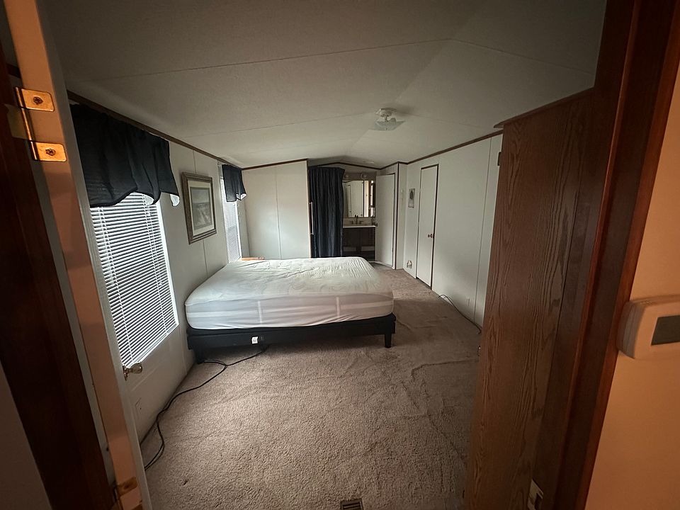 1st image of 250 Cortland Ct