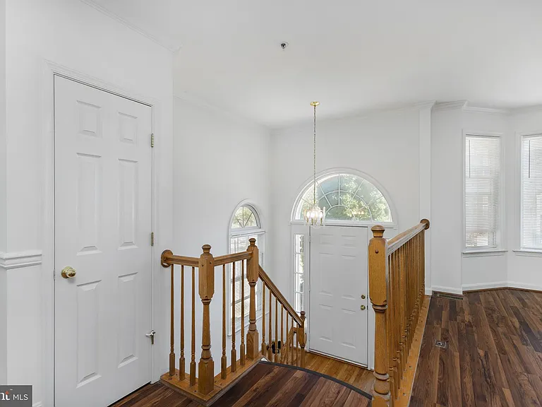 18506 Carriage Walk Cir — Photo 3