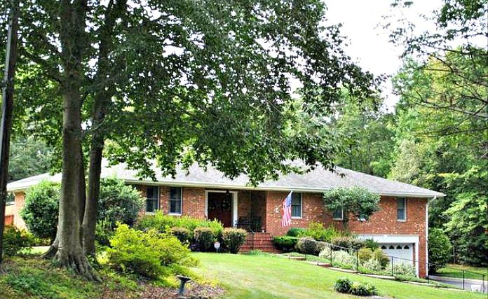 Street View
						:
						Tired of not having enough room? This house is for you!