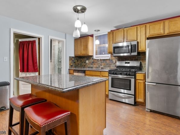 10 W 15Th St, Bayonne City, NJ 07002