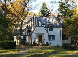 10 Lincoln Rd, Great Neck, NY 11021