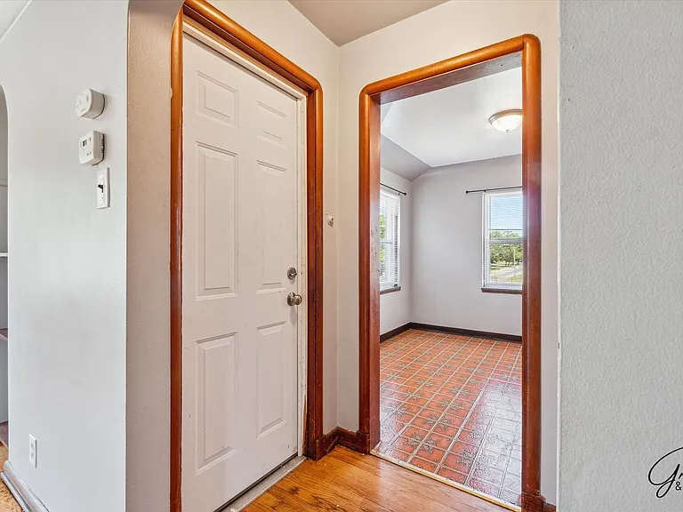 5076 Chalmers St — Photo 3