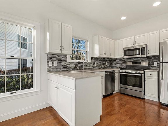 3rd image of 12 Brookview Dr