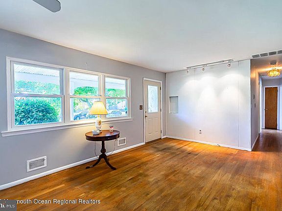 5th image of 1059 Crystal Dr
