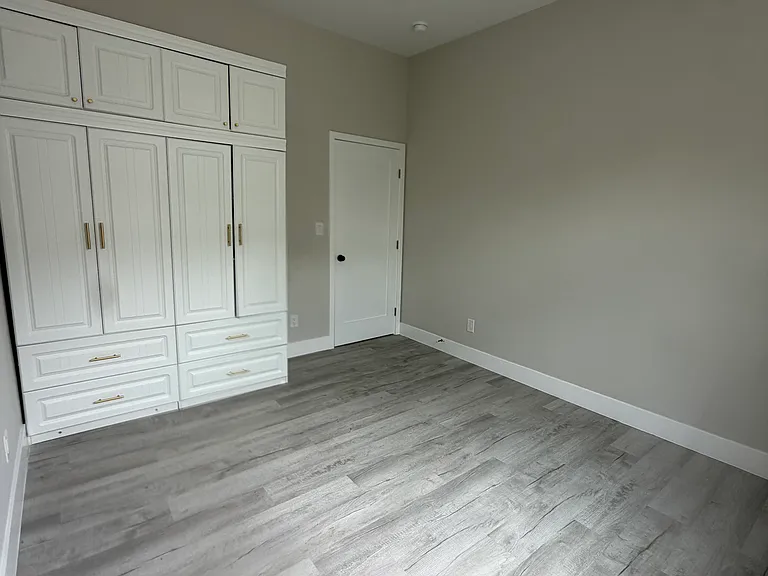 153 E 47th St #153 — Photo 19