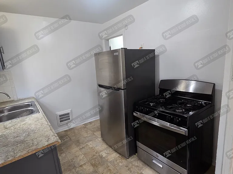 19384 Concord St — Photo 16